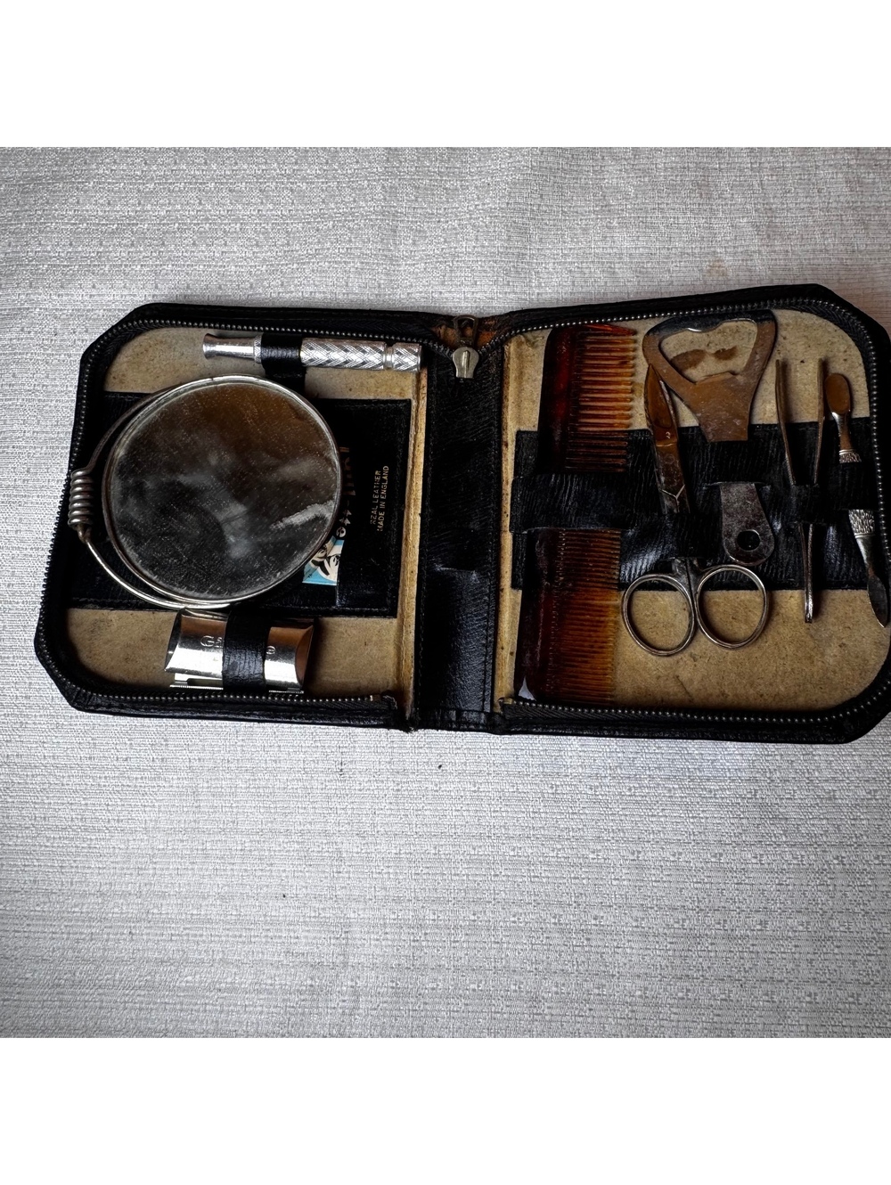 Vintage Gillette Men’s Grooming Travel Kit Black Zip Case Shaving Vanity Set - Picture 3 of 10